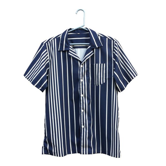 Shein Men's Short Sleeve Vertical Stripe Button Up Shirt Size Medium - Picture 1 of 4
